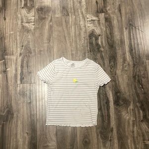 this darling, bluenote shirt is white has a-lemon embroidery detail, size small